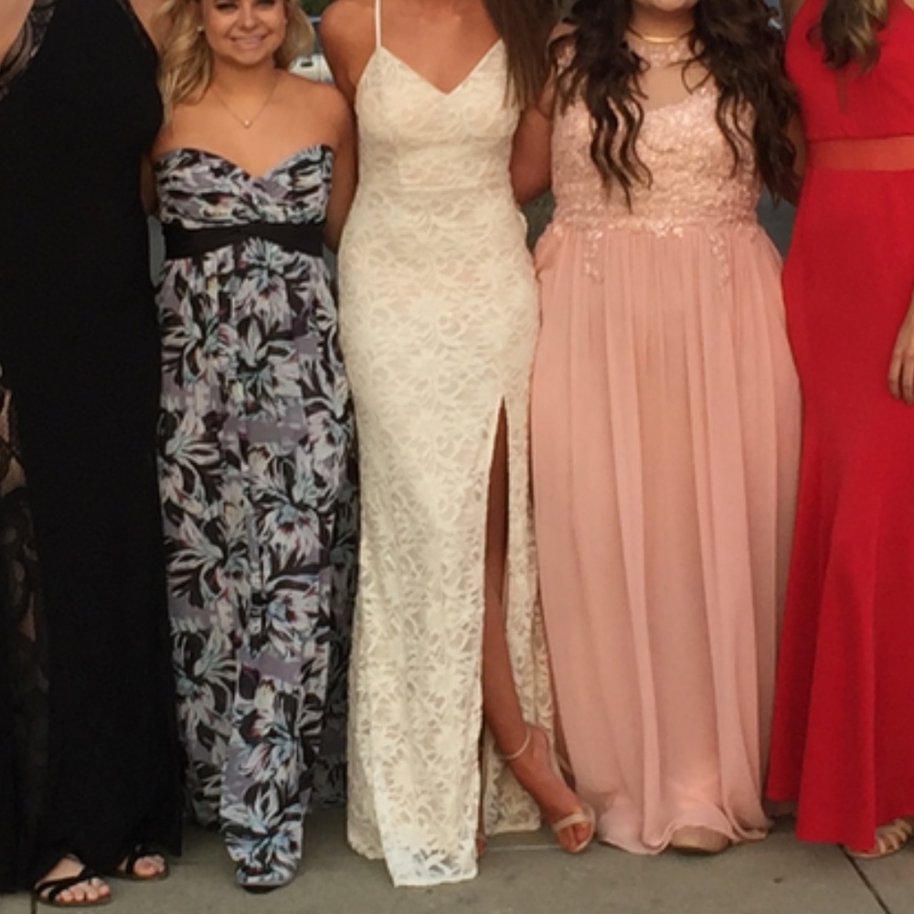 CREME WHITE PROM DRESS - Picture 4 of 5